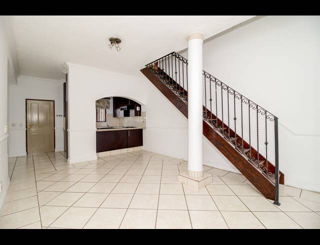 2 BEDROOM DUPLEX TO LET IN LONEHILL